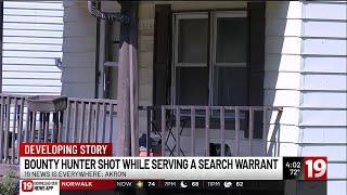 Akron bounty hunter shot while serving warrant