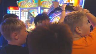 PLAYING ARCADE GAMES WITH FANS!