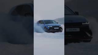 Snow-covered roads, but the pace never slows.  Video : @Michael Lasanta