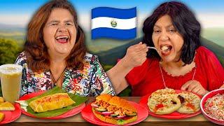 ¡Las mamás mexicanas prueban comida salvadoreña por primera vez!