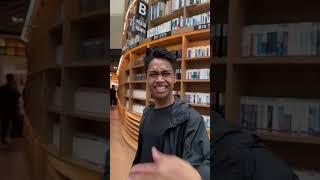 How do they get the books?  #comedytrending #comedyshort #comedyshorts #library #seoulkorea