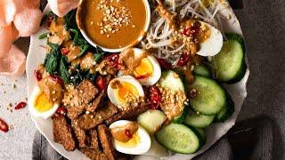 Gado Gado (Indonesian Salad with Peanut Sauce)