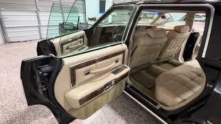 1979 Lincoln Continental! ODDLY Optioned & PRESIDENTIAL Looking! Only 15,900 Miles! Interior review