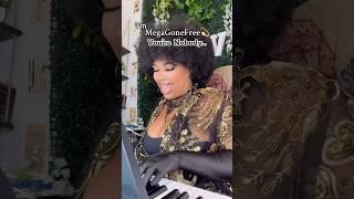 I learned “I’m MegaGoneFree” on piano :)  Thanks guys for all the love on this song #jazz #singer