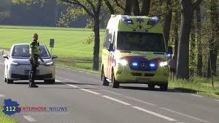 Motorrijder rijd achterop bestelwagen en raakt licht gewond