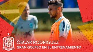 Óscar Rodríguez demuestra su maravilloso golpeo en el entrenamiento de la Selección española