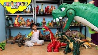 Skyheart's DINOSAUR ROOM!! trex breachiosaurus jurassic world dino collection