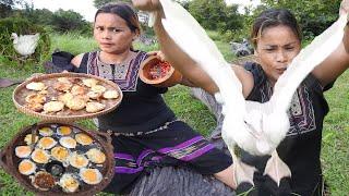 Catch duck in forest,Cooking eggs duck,Eating delicious