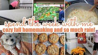 COZY FALL HOMEMAKING, FALL PORCH DECOR, COOKING, BAKING, AND SO MUCH RAIN! / SPEND THE WEEK WITH ME