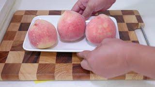 Peaches are simply steamed in a pan  and then they will take the traditional eating method of the o