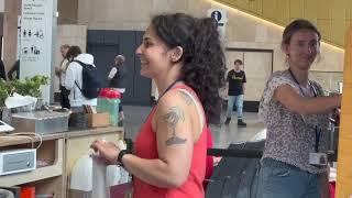 Jerry Lee Lewis Piano Party - At Glasgow Railway Station!