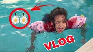 VLOG - Amira a perdu ses boucles d’oreilles dans la piscine ￼