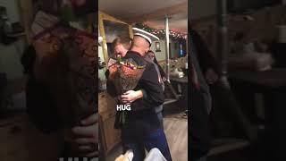 U.S. marine surprises family for Christmas ️ (via @hornby_rebel97/TT)