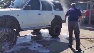 Touchlessly cleaning a muddy 4x4