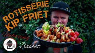 Kip friet in de barbecue op The spit on fire basket.