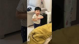 뱃속에 빵 저장해놓는 아기ㅋㅋㅋ おなかの中にパンを隠す1歳児 #shorts #baby #아기 #한일커플