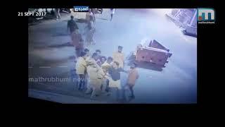 Police Attacked By SFI Workers In Thodupuzha| Mathrubhumi News