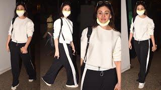 Shefali Jariwala snapped at Airport Arrivals.