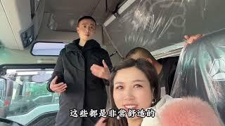 70后的老俩口送走了大曼曼，又来看新车了#汕德卡##卡车夫妻