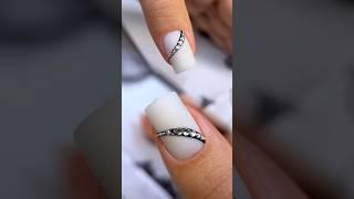 Бриллианты на ногтях быстро #мкногти #nails #маникюр2024 #nailart #дизайнногтей #ногти #маникюр