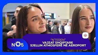 Vajzat shqiptare sjellin atmosferë në aeroport, njëra është nga rrushi i Rahovecit tjetra llanpjank