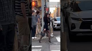 People’s-reactions #nyc #walkingdownthestreet #reaction #reactions #caminando #reactionvideo #viral