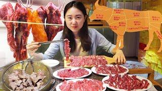 广东潮汕牛肉火锅：鲜活牛肉现切，牛肉按部位吃，下锅时间精确到秒！口感又嫩又脆又软绵