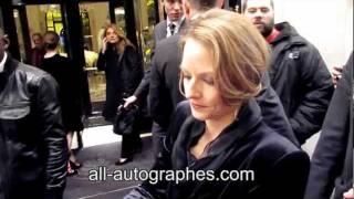 Jodie Foster signe pour All-autographes.com // Jodie Foster signing autographs in Paris