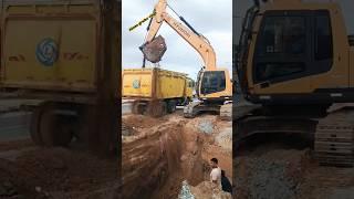 चालू रोड में गाड़ी लोड करना।। Sab ki Bas Ki baat nahi #shorts #videos #viral #Ahsangradervlogs