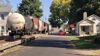 CSX Trains Right Thru Crowded Neighborhood,  In Front Of Homes, Troy Ohio Trains