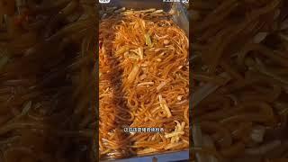 street food 中国大陆东北6块钱一分盒饭，随便吃各种菜#foodie #food #美食 #路邊攤