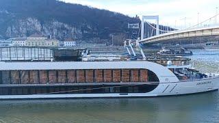 TRAVEL on Danube in Budapesta, Winter HOLIDAY in HUNGARY, Hungarian Parliament and Emperor Palace