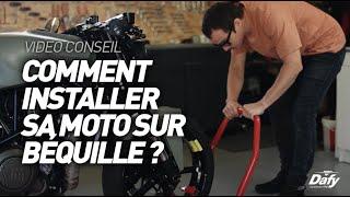 Comment installer sa moto sur béquille ?