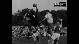 “Knackvolles Stadion” beim Spitzenspiel BSG Chemie Leipzig-SC Karl Marx Stadt 3:1, 23.03.1964