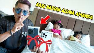 KASIH SURPRISE IPHONE UNTUK ALUNA & AMANDA!! WOW DIA KAGET BANGET!!