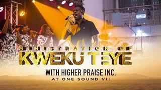 Kweku Teye ministers joyfully with Higher Praise Inc. at OSC VII ️‍