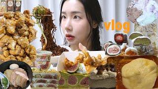 Mukbang Vlog) When I'm sick, my inner mukbang spirit awakens (Tteokbokki, chicken, dessert)