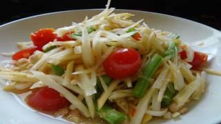 Thai papaya salad (Som tam)