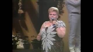 PAQUITA LA DEL BARRIO "CARICIAS AJENAS" CON EL MARIACHI GAMA MIL.