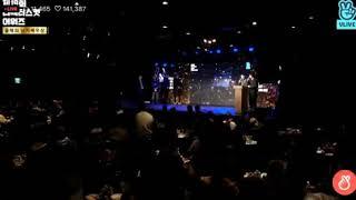 수상소감중에 멀리 사라지는 송강호 저장용