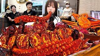 7kg 거대문어다리와 대왕전복이 들어간 빨간해물찜 이모님들도 놀란 매운해물찜과 대게탕 먹방