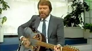 Glen Campbell Sings "Galveston" (soft acoustic version)