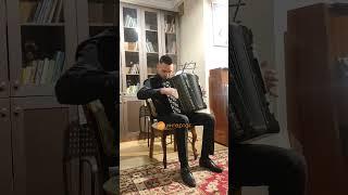 Илназ Дудкин Рамил Курамшинның баян өчен язылган әсәрен башкара