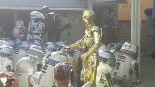 SamuVlog - R2LA - Gordon Tarpley in C3PO shows up