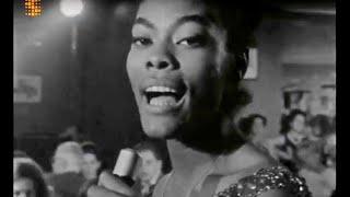 Dionne Warwick 'Walk On By' really live in 1964. Impeccable!