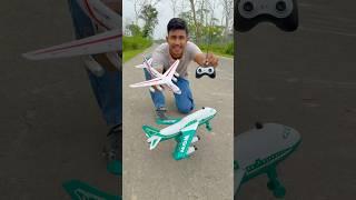 Ferngesteuertes Flugzeug vs. großes Flugzeug Unboxing