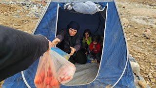 "Tent of hope: the story of the help of the cameraman to the lonely mother in the heart of the flood