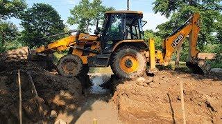 Amazing !! JCB Backhoe Moving on Difficult Place - JCB Crossing Drain