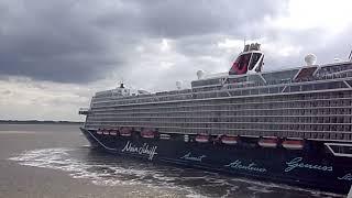 Mein Schiff 1 verlässt Bremerhaven und nimmt Kurs auf Alesund Norwegen