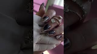 Black Nails 2024: Gold Touch 